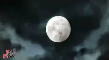 القمر العملاق الأخير بعام 2025 يلمع بعد الغروب ليوم ثالث متتالٍ